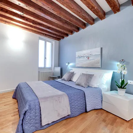 Caerano Di San Marco Sleeps 7 Air Con Appartamento Venezia