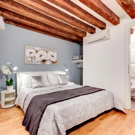 Caerano Di San Marco Sleeps 7 Air Con Appartamento *